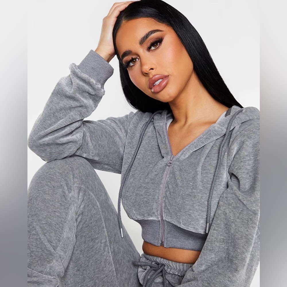 PRETTYLITTLETHING SHAPE GREY VELOUR DIAMANTE EXTREME CROP SWEATSHIRT